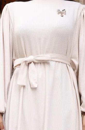 فستان حجاب مضلع بتفاصيل دانتيل مع بروش 0220-05 بيج 0220-05