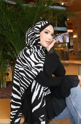 Patterned Capri Shawl 70353-01 Black Ecru 70353-01