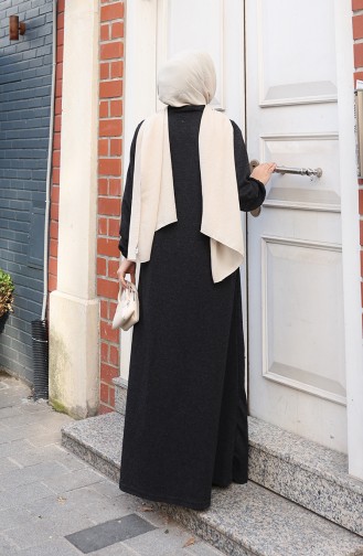 Gestricktes Winterkleid Mit Knopfleiste Und Hijab-Details 2182-01 Schwarz 2182-01