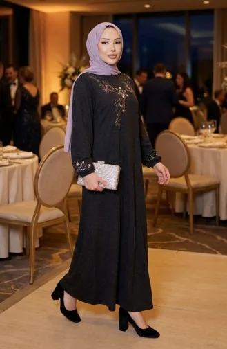 Robe D`hiver Modeste En Maille Noire Avec Boutons Décoratifs 2179-01 2179-01