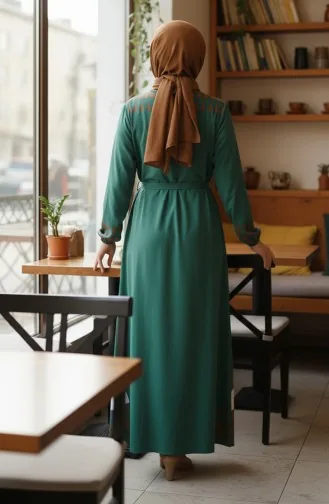 Gemustertes Viskose-Hijab-Kleid Mit Elastischen Ärmeln Und Gürtel 2207-01 Grün 2207-01
