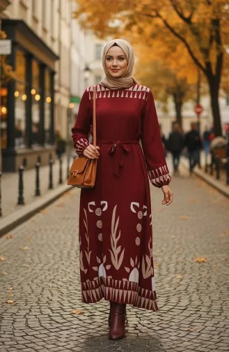 Gemustertes Viskose-Hijab-Kleid Mit Elastischen Ärmeln Und Gürtel 2207-02 Burgunderrot 2207-02