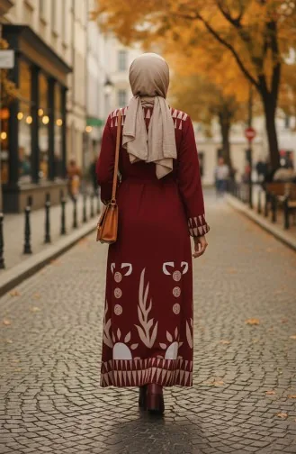Gemustertes Viskose-Hijab-Kleid Mit Elastischen Ärmeln Und Gürtel 2207-02 Burgunderrot 2207-02