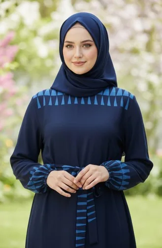 Gemustertes Viskose-Hijab-Kleid Mit Elastischen Ärmeln Und Gürtel 2207-04 Marineblau 2207-04