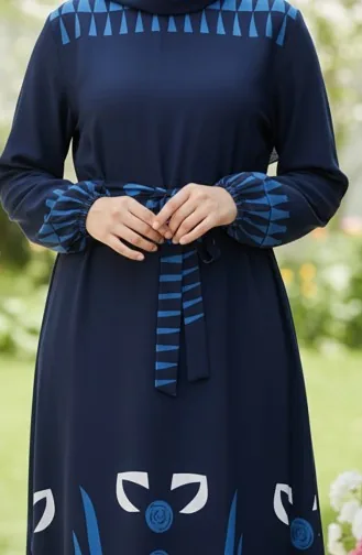 Gemustertes Viskose-Hijab-Kleid Mit Elastischen Ärmeln Und Gürtel 2207-04 Marineblau 2207-04