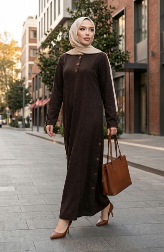 Robe D`hiver Modeste En Maille Avec Détails De Boutons 2183-02 Marron 2183-02