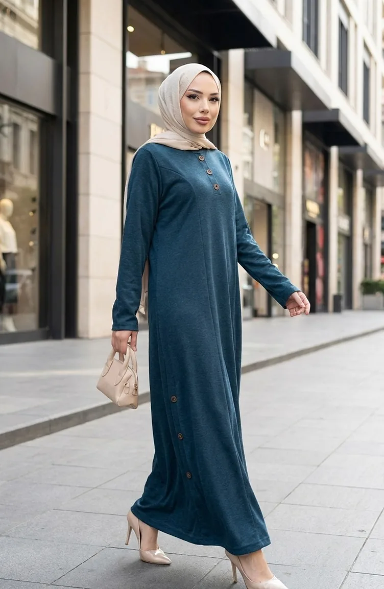 Robe D`hiver Modeste En Maille Avec Détails De Boutons 2183-03 Pétrole 2183-03