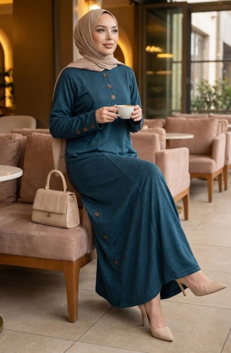 فستان شتوي محتشم من قماش محبوك مزين بأزرار، رقم الموديل 2183-03، لون بترولي 2183-03