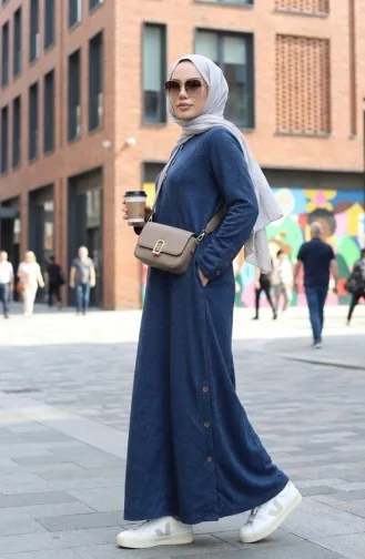 Robe D`hiver Modeste En Maille Avec Détails De Boutons 2183-01 Bleu Marine 2183-01