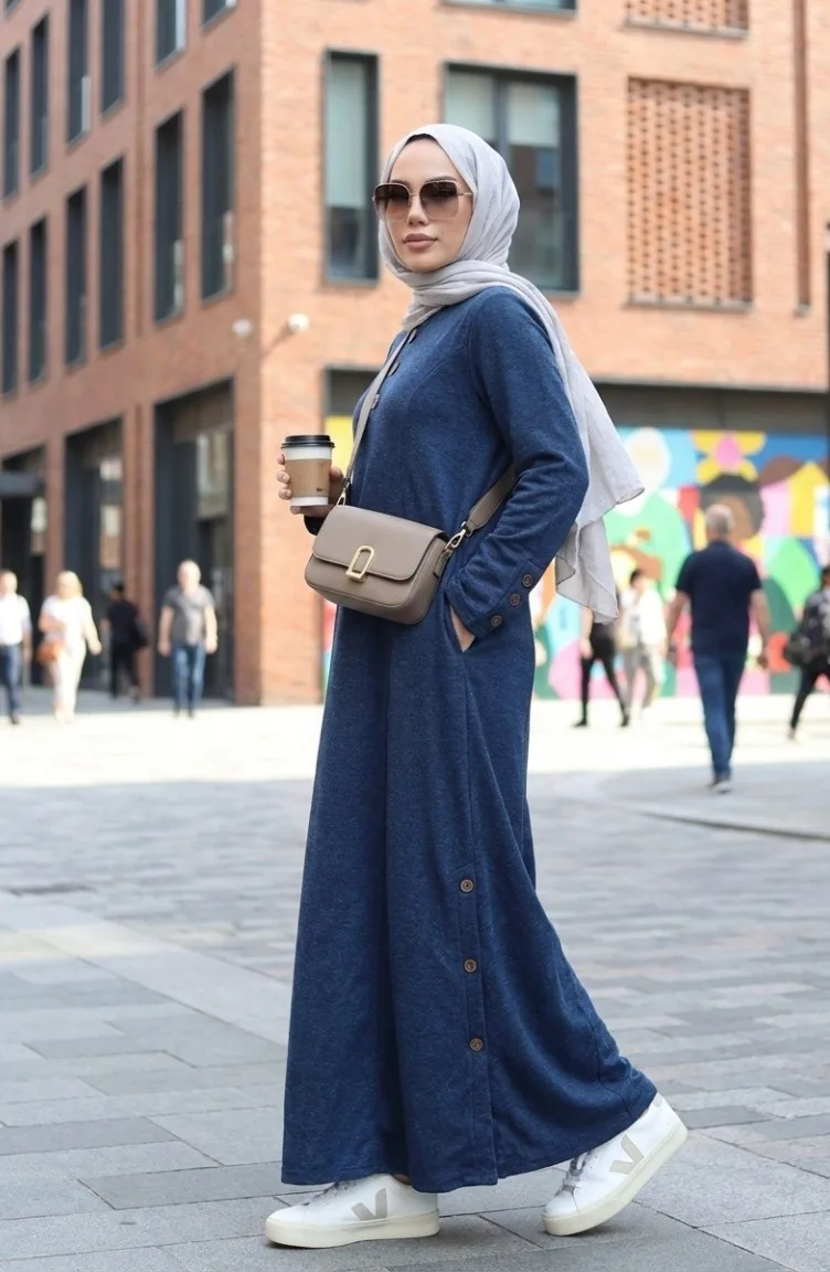 Robe D`hiver Modeste En Maille Avec Détails De Boutons 2183-01 Bleu Marine 2183-01