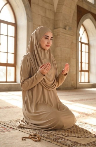 Dunkel-Beige Gebetskleid 1973-05