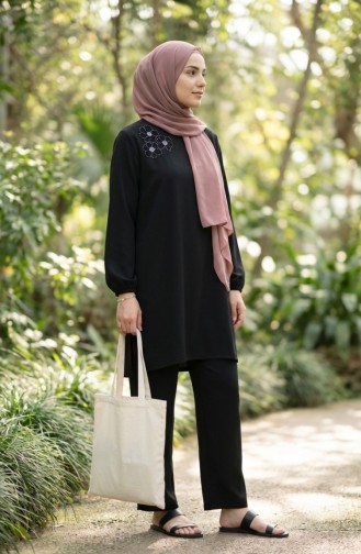 طقم مكون من قطعتين سترة وبنطال مزينان بالأحجار، أسود اللون 0230-01 0230-01