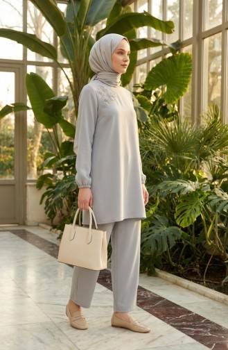 طقم مكون من قطعتين سترة وبنطال مزينان بالأحجار، رمادي اللون، 0230-04 0230-04