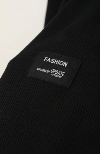 طقم مكون من قطعتين، سترة وبنطال مضلعان بتفاصيل شعار، رقم الموديل 0232-01، لون أسود 0232-01