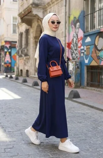 Kleid Mit Elastischen Ärmeln Und Gürtel 2151-01 Dunkelblau 2151-01
