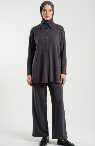 طقم مكون من قطعتين: قميص بياقة وأزرار أمامية، وسترة وبنطال، لون أنثراسيت 2210-01 2210-01