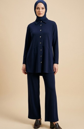 طقم مكون من قطعتين: قميص بياقة وأزرار، وسترة وبنطال، لون كحلي، رقم الموديل 2210-02 2210-02