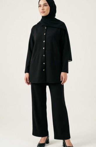 طقم مكون من قطعتين: بلوزة بياقة قميص وأزرار، وبنطال، أسود، رقم الموديل 2210-05 2210-05