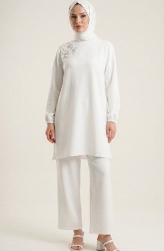 طقم مكون من قطعتين، بلوزة وبنطال مزينان بالأحجار، أبيض اللون، 0230-02 0230-02