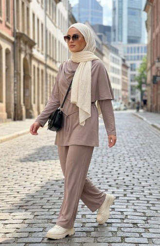 طقم مكون من قطعتين: تونيك وبنطال بتصميم منسدل مزين بتفاصيل النجوم، رقم الموديل 2209-04، لون المنك 2209-04