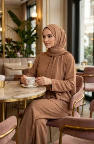 Tweedelige Set Bestaande Uit Een Tuniek En Een Broek Van Aerobin-stof Model 4141-08 Camel. 4141-08