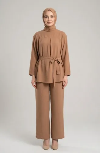 Tweedelige Set Bestaande Uit Een Tuniek En Een Broek Van Aerobin-stof Model 4141-08 Camel. 4141-08