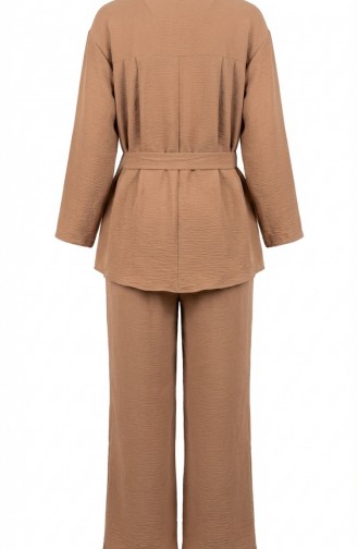 Tweedelige Set Bestaande Uit Een Tuniek En Een Broek Van Aerobin-stof Model 4141-08 Camel. 4141-08
