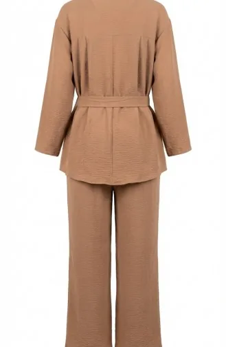 Tweedelige Set Bestaande Uit Een Tuniek En Een Broek Van Aerobin-stof Model 4141-08 Camel. 4141-08