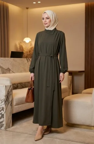 Abaya 2212-01 Khaki Verziert Mit Knöpfen Elastischen Ärmeln Und Gürtel 2212-01