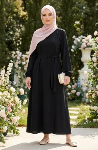 عباية سوداء مزينة بأزرار، وأكمام مطاطية، وحزام، موديل 2212-02 2212-02
