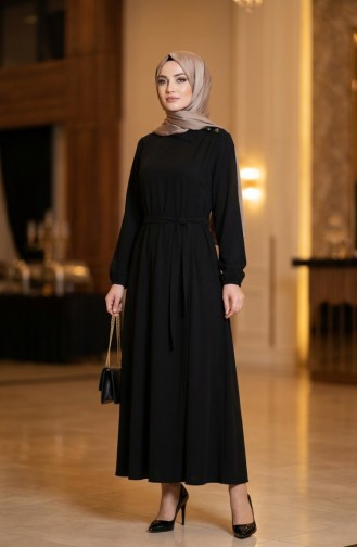 عباية سوداء مزينة بأزرار، وأكمام مطاطية، وحزام، موديل 2212-02 2212-02