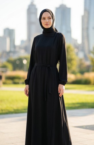 عباية سوداء مزينة بأزرار، وأكمام مطاطية، وحزام، موديل 2212-02 2212-02