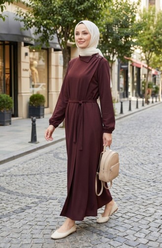 عباية بنية اللون، مزينة بأزرار وأكمام مطاطية وحزام، رقم الموديل 2212-03 2212-03