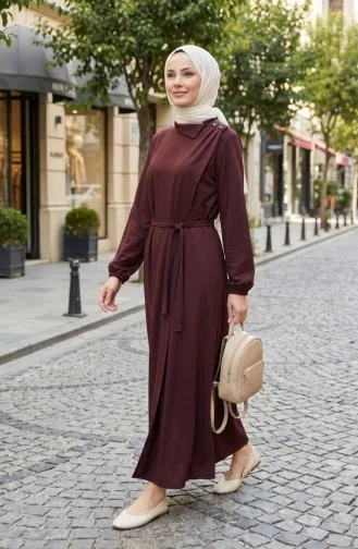 عباية بنية اللون، مزينة بأزرار وأكمام مطاطية وحزام، رقم الموديل 2212-03 2212-03