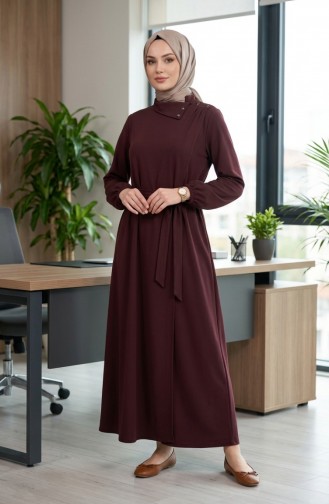 عباية بنية اللون، مزينة بأزرار وأكمام مطاطية وحزام، رقم الموديل 2212-03 2212-03