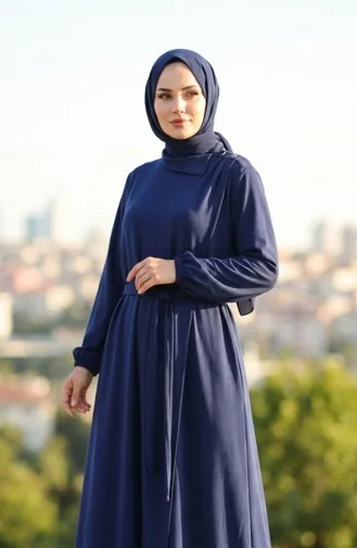 عباية زرقاء داكنة مزينة بأزرار وأكمام مطاطية وحزام، رقم الموديل 2212-04 2212-04