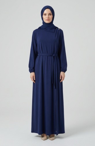 عباية زرقاء داكنة مزينة بأزرار وأكمام مطاطية وحزام، رقم الموديل 2212-04 2212-04