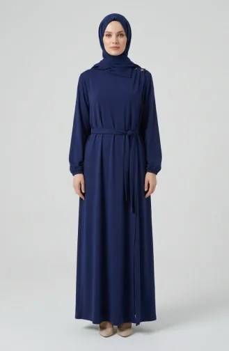 عباية زرقاء داكنة مزينة بأزرار وأكمام مطاطية وحزام، رقم الموديل 2212-04 2212-04