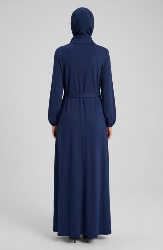 عباية زرقاء داكنة مزينة بأزرار وأكمام مطاطية وحزام، رقم الموديل 2212-04 2212-04