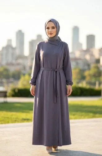 عباية رمادية اللون، مزينة بأزرار وأكمام مطاطية وحزام، رقم الموديل 2212-06 2212-06