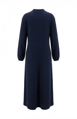 عباية شتوية طويلة بأزرار أمامية وأكمام مطاطية، موديل 2214-02، لون كحلي 2214-02