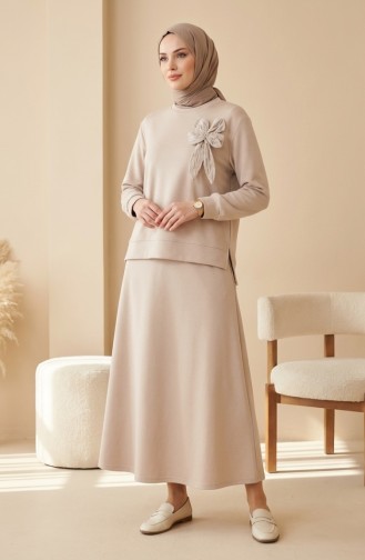 طقم مكون من قطعتين: تونيك وتنورة، مزين بفيونكة، رقم الموديل 0237-01، لون بيج. 0237-01