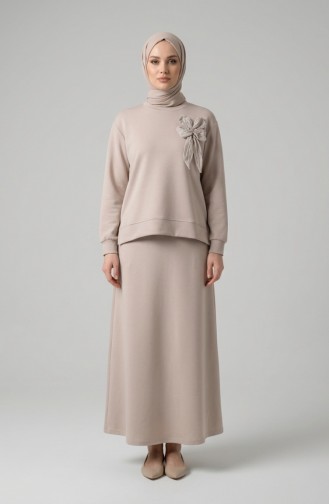 طقم مكون من قطعتين: تونيك وتنورة، مزين بفيونكة، رقم الموديل 0237-01، لون بيج. 0237-01