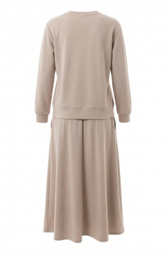 طقم مكون من قطعتين: تونيك وتنورة، مزين بفيونكة، رقم الموديل 0237-01، لون بيج. 0237-01