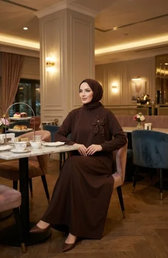 طقم مكون من قطعتين: تونيك وتنورة، مزين بفيونكة، رقم الموديل 0237-02، لون بني 0237-02