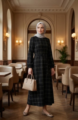 فستان شتوي مخطط بحزام وأساور مطاطية 2505-04 أسود 2505-04