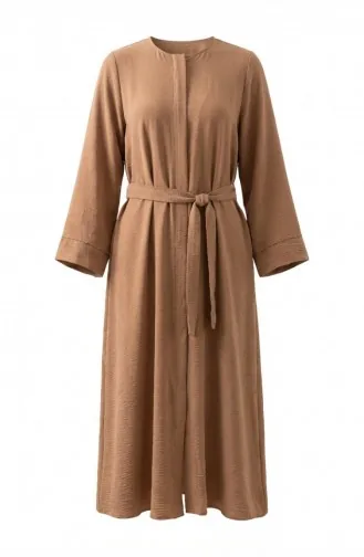 عباية بحزام من قماش أيروبين 4043-02 لون جملي 4043-02