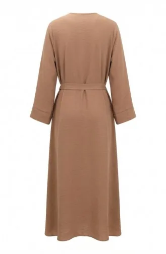 عباية بحزام من قماش أيروبين 4043-02 لون جملي 4043-02