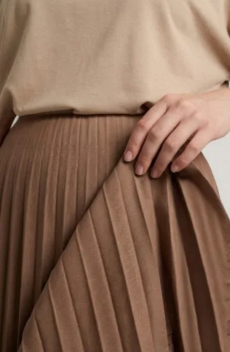 تنورة بخصر مطاطي وكسرات 0213-07 لون الكراميل 0213-07