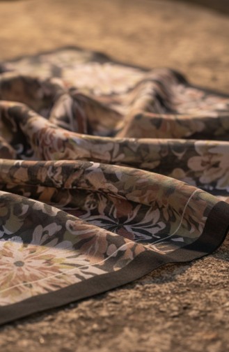 وشاح كهرماني بنقشة زهور 70357-01 أسود 70357-01